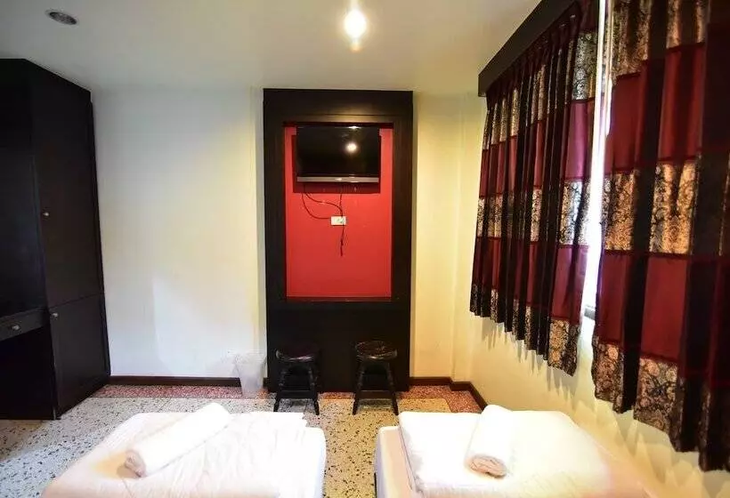 هتل Thara House