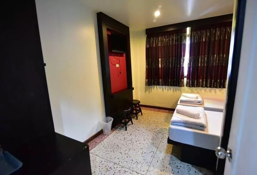 هتل Thara House