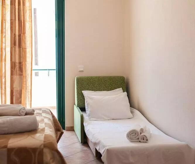 ホテル Villa Cariatis