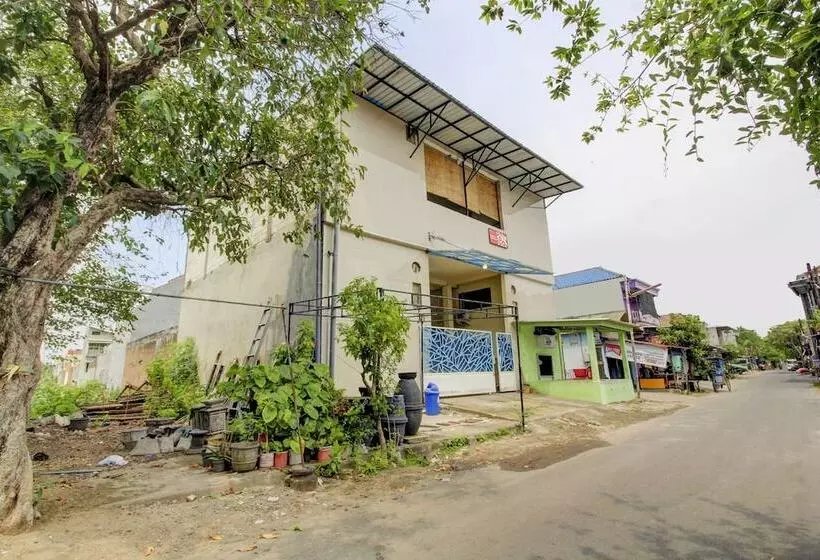 Hotelli Zeevanna Guest House Syariah By Oyo