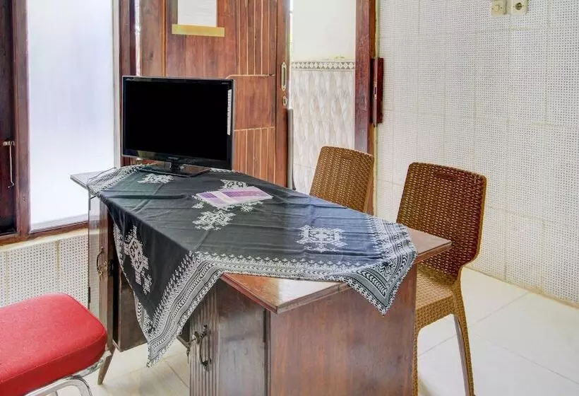 Hotelli Zeevanna Guest House Syariah By Oyo