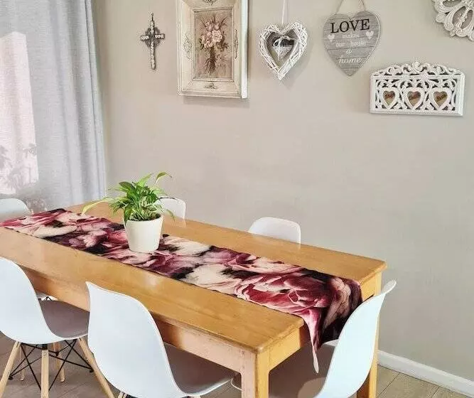 Majatalo Cherry Berry Lodge