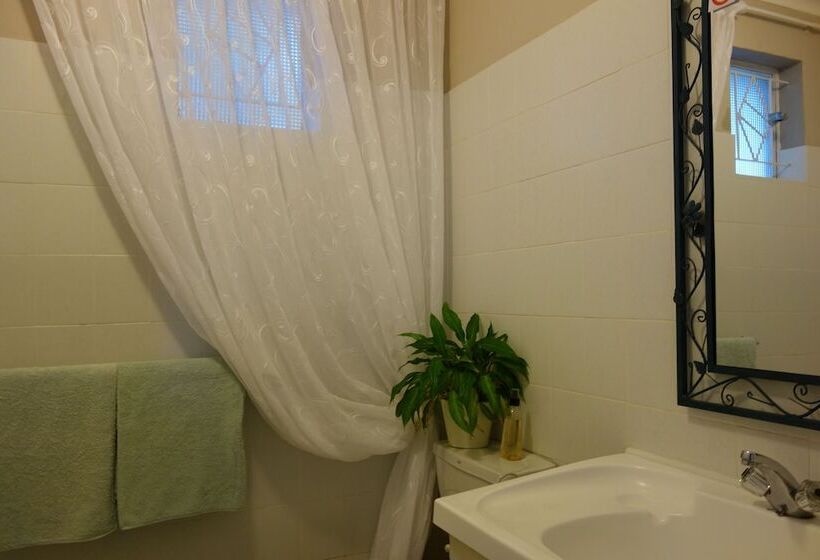 Пансион Cherry Berry Lodge