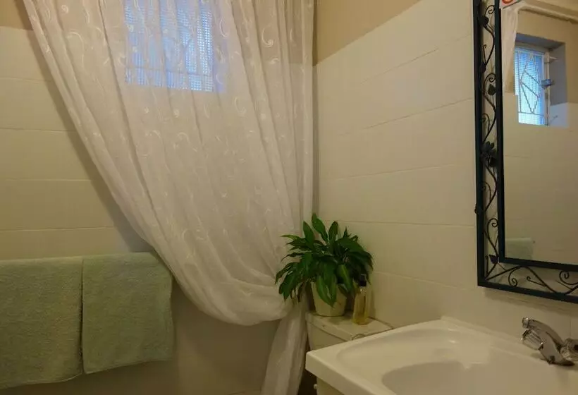 Majatalo Cherry Berry Lodge