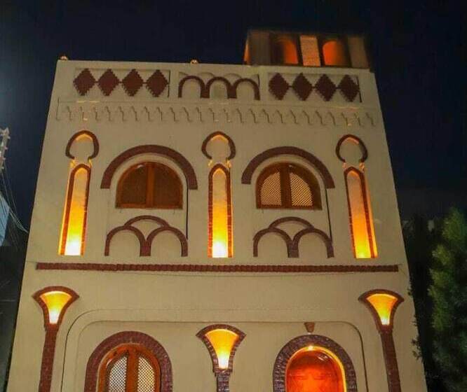 پانسیون Shahhat House