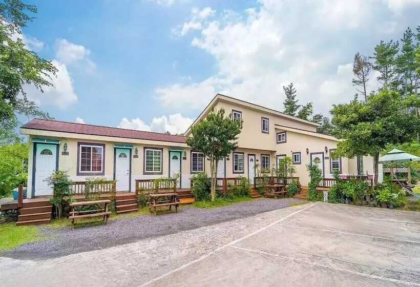 Seogwipo Haevichipoonggyeong Pension