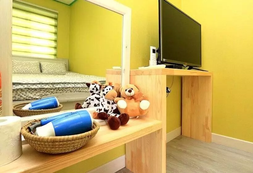 Seogwipo Haevichipoonggyeong Pension
