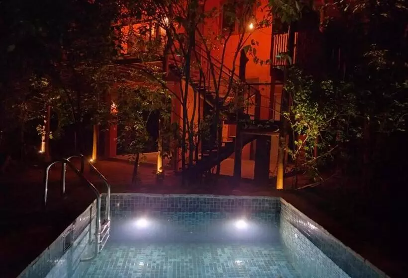 Hotelli Hornbill Forest Habarana