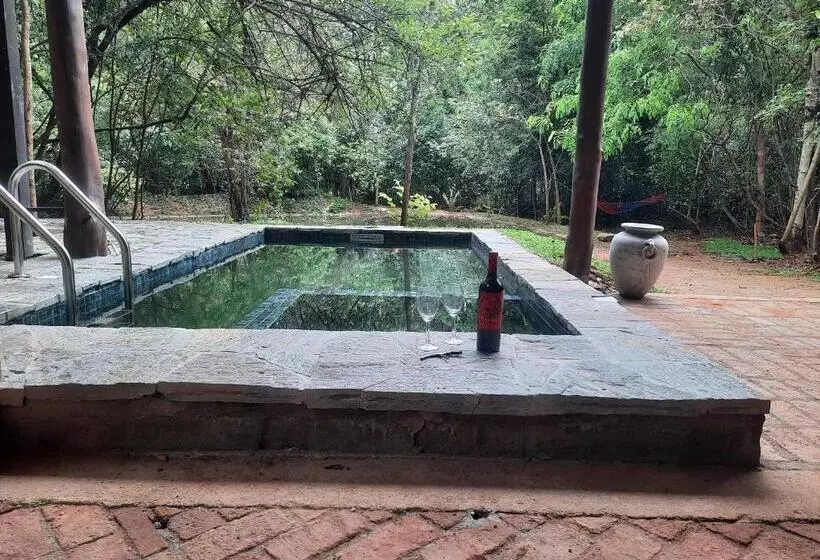 Hotelli Hornbill Forest Habarana