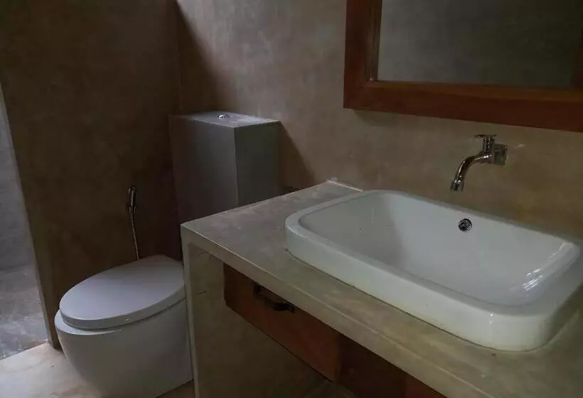 Hotelli Hornbill Forest Habarana