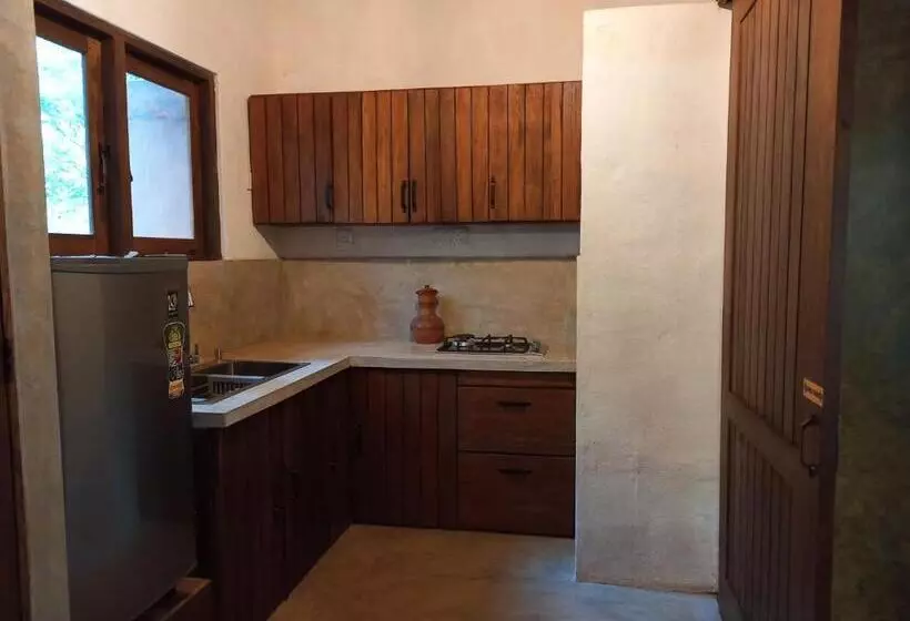 Hotelli Hornbill Forest Habarana