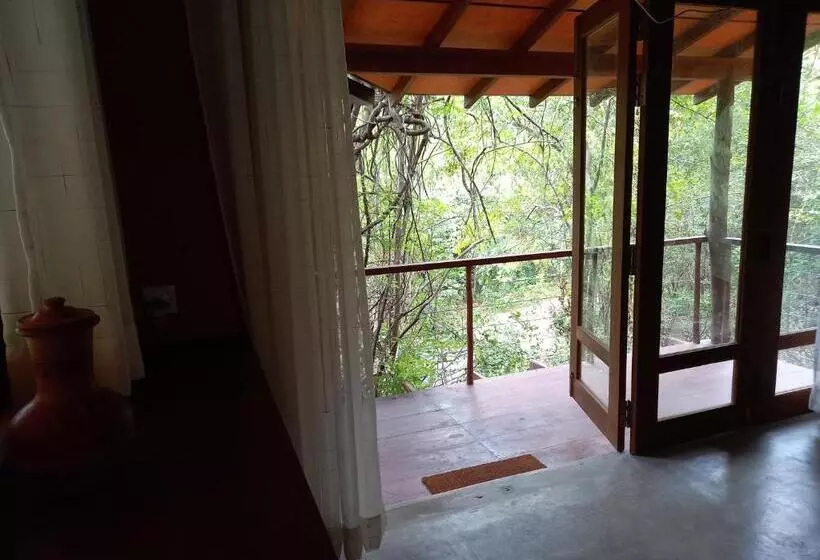 Hotelli Hornbill Forest Habarana