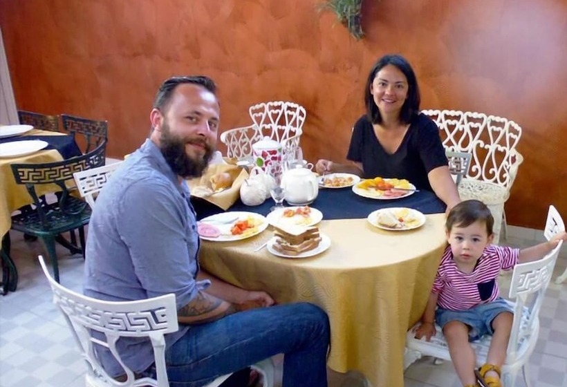 پانسیون Hostal Los Vitrales