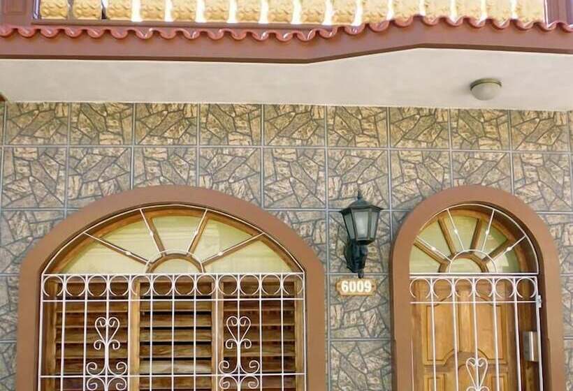 پانسیون Hostal Los Vitrales