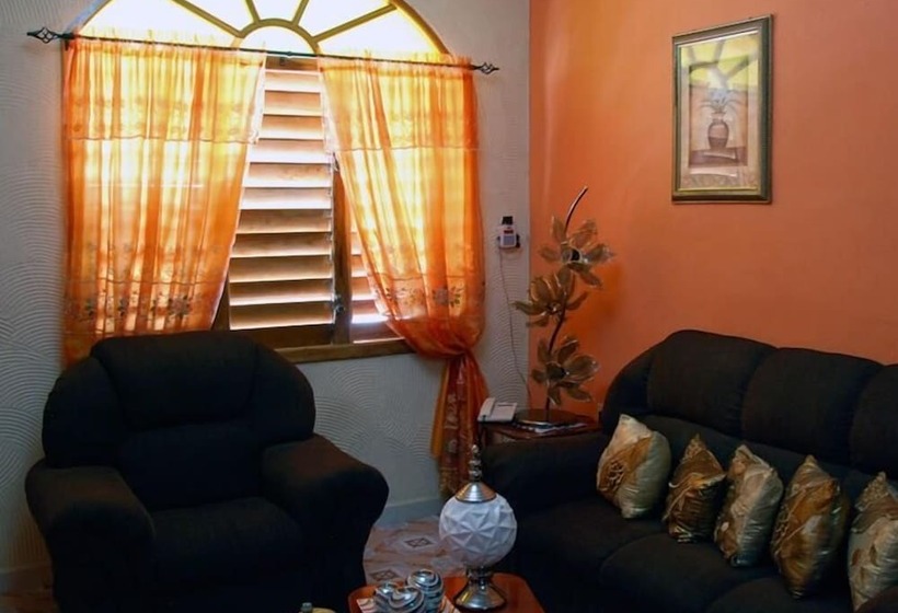 پانسیون Hostal Los Vitrales