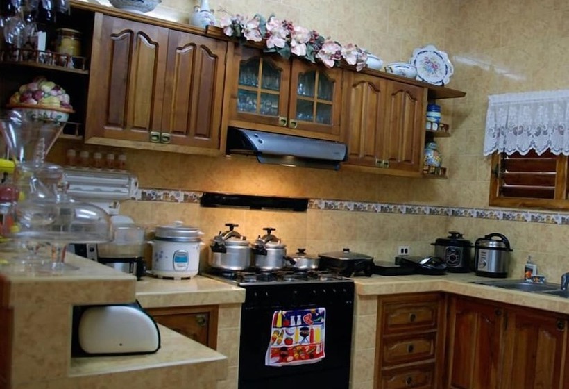 پانسیون Hostal Los Vitrales