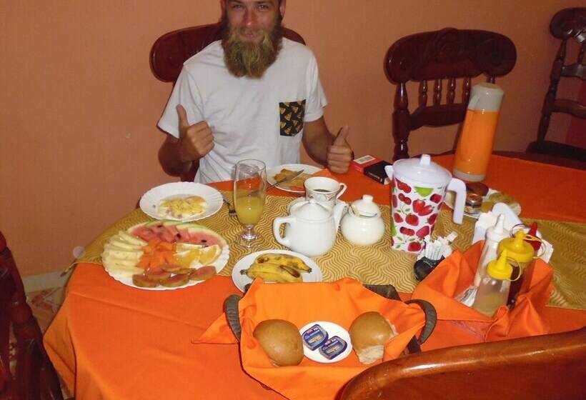 پانسیون Hostal Los Vitrales