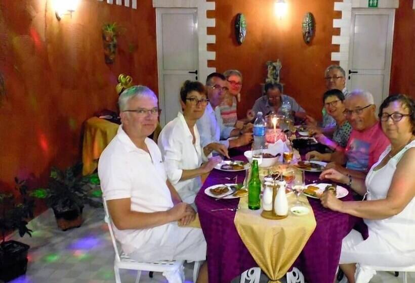 پانسیون Hostal Los Vitrales