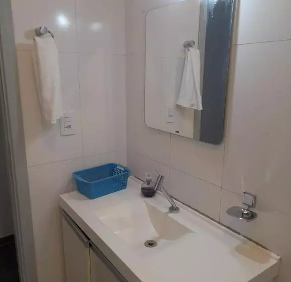 ペンション Quarto Com Três Camas De Solteiro