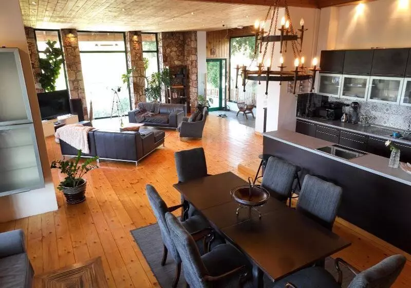 Hotelli Agrology Lux