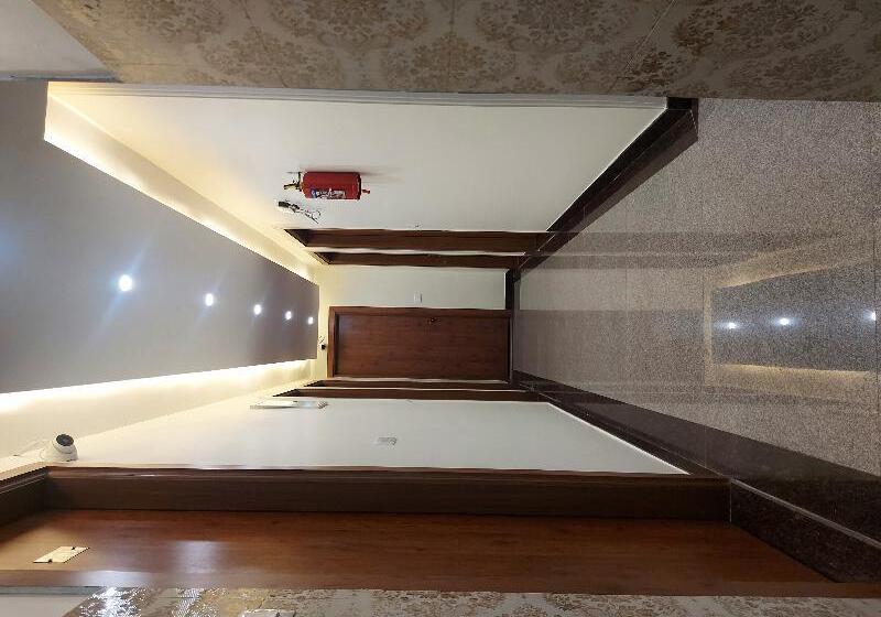 فندق Dhakad Gold