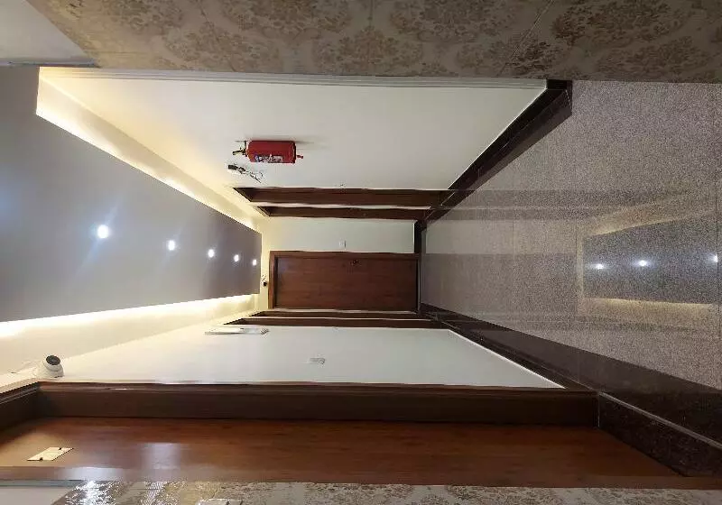 Hotelli Dhakad Gold