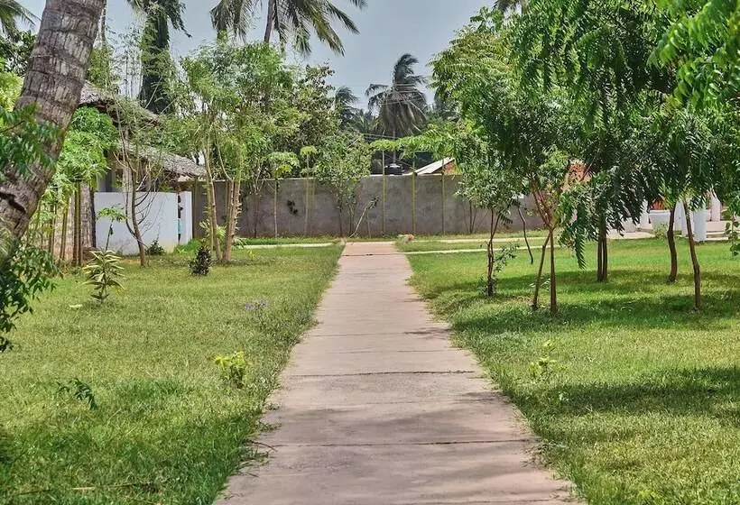 هتل Hillside Swimming Pool And Gardens