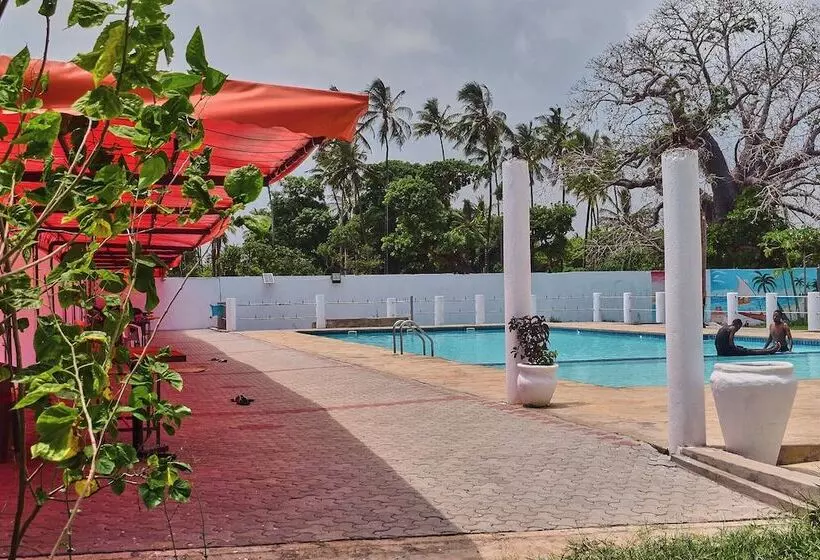 هتل Hillside Swimming Pool And Gardens