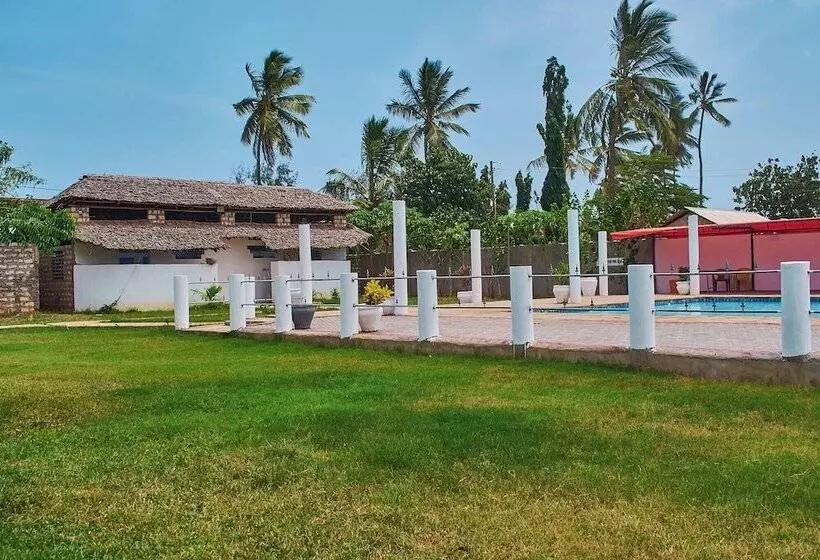 هتل Hillside Swimming Pool And Gardens