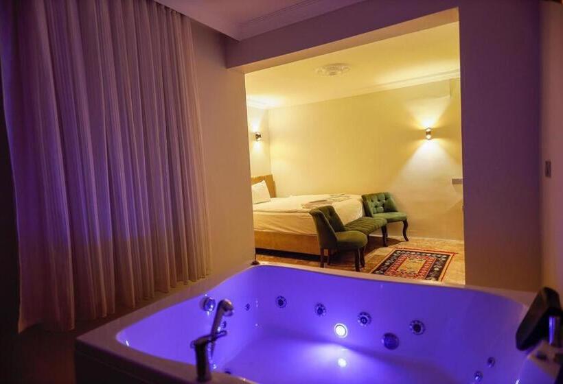 בית מלון כפרי Hydros Cave Suit