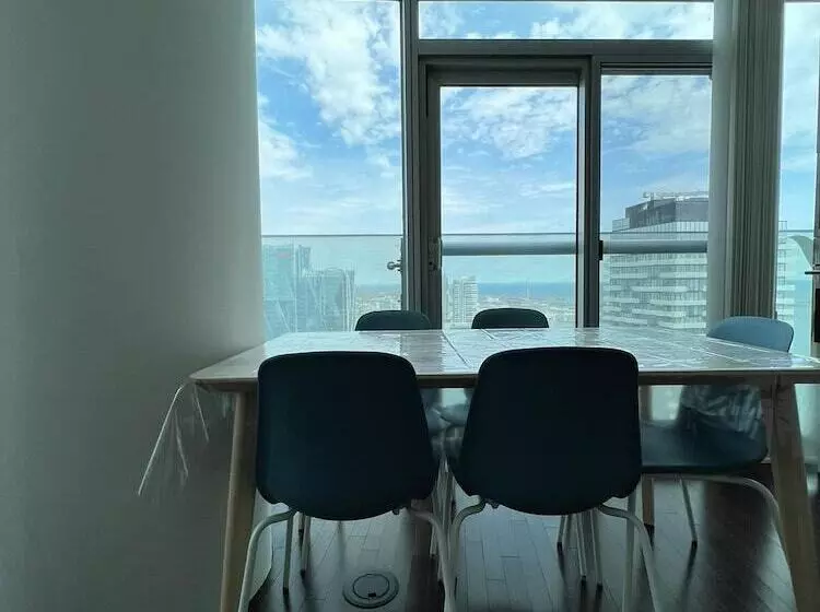 هتل Ihost Suites Downtown Toronto