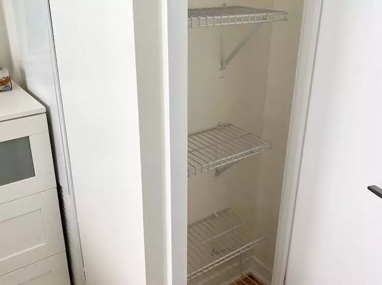 هتل Ihost Suites Downtown Toronto