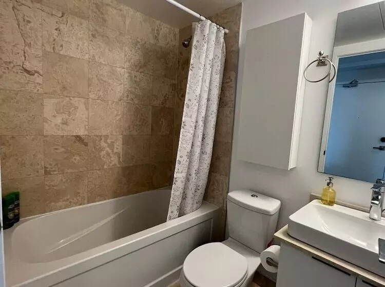 هتل Ihost Suites Downtown Toronto