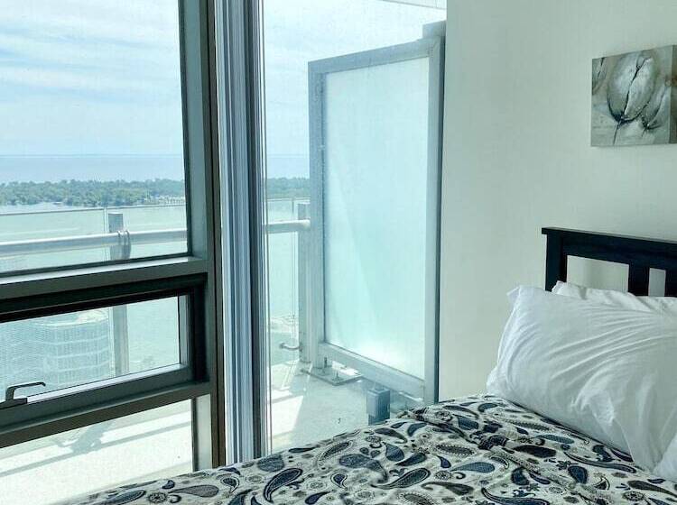 فندق Ihost Suites Downtown Toronto