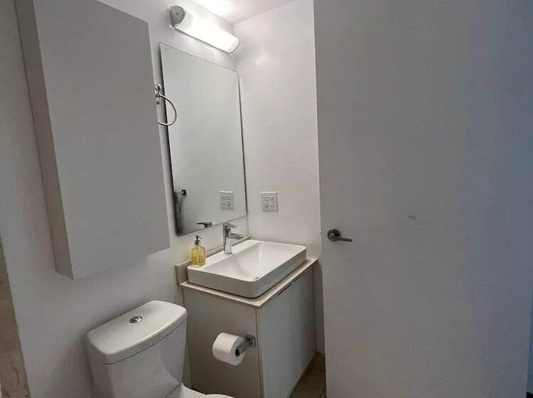 هتل Ihost Suites Downtown Toronto