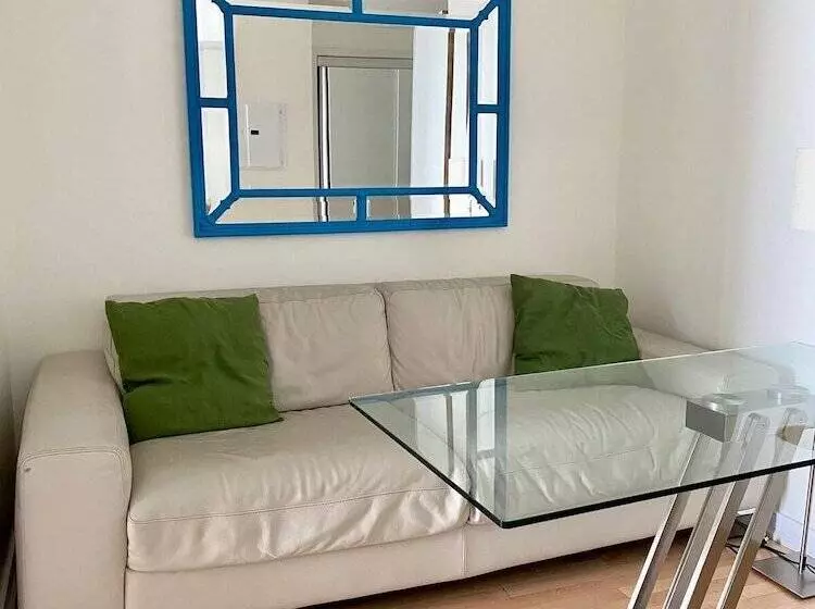 هتل Ihost Suites Downtown Toronto