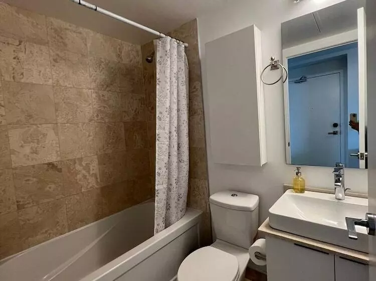هتل Ihost Suites Downtown Toronto