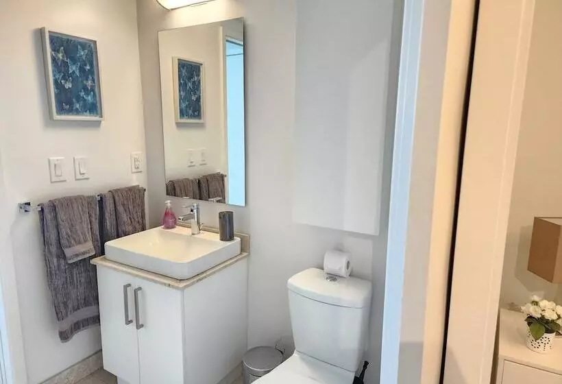 هتل Ihost Suites Downtown Toronto