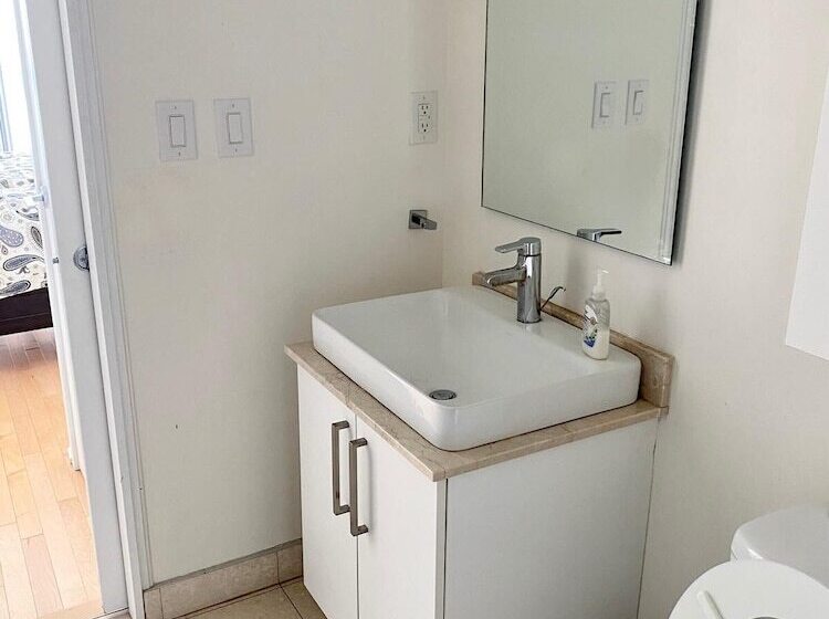 فندق Ihost Suites Downtown Toronto