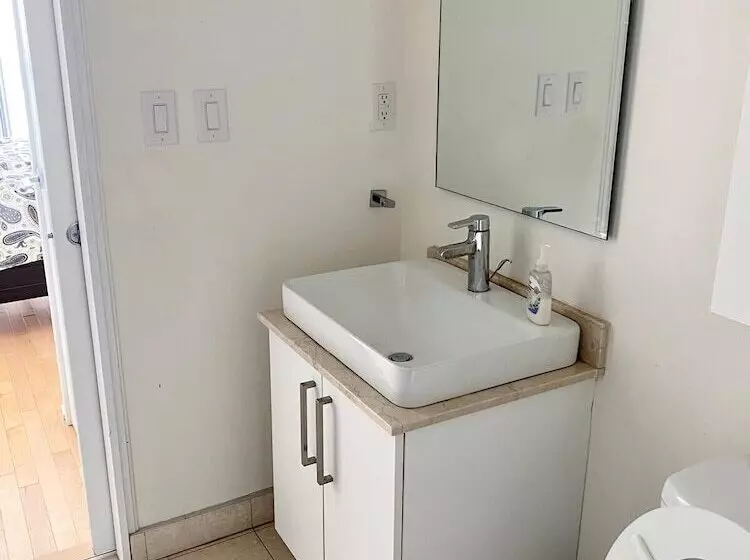 هتل Ihost Suites Downtown Toronto