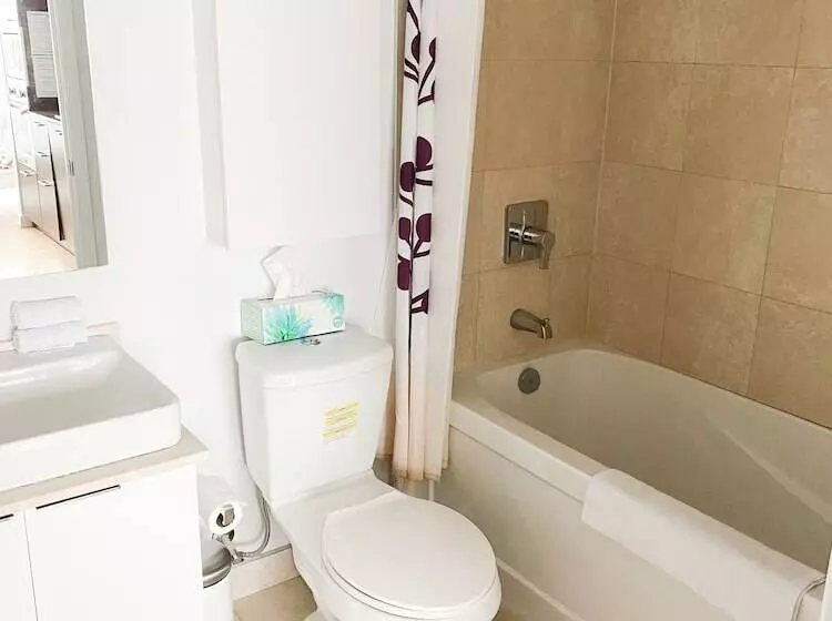 هتل Ihost Suites Downtown Toronto