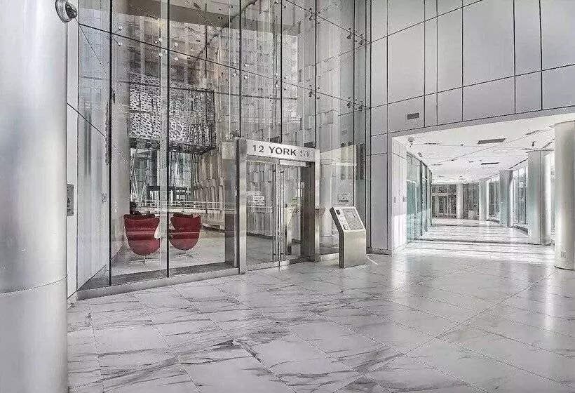 هتل Ihost Suites Downtown Toronto