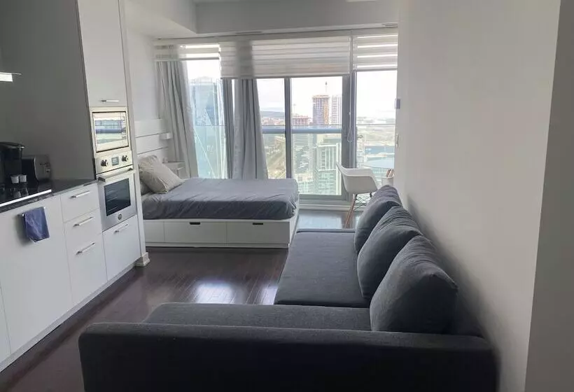 هتل Ihost Suites Downtown Toronto