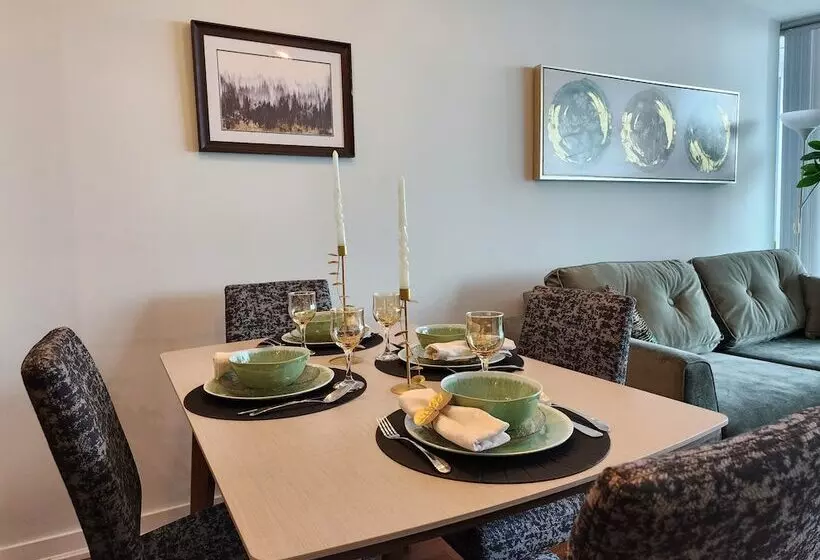 هتل Ihost Suites Downtown Toronto