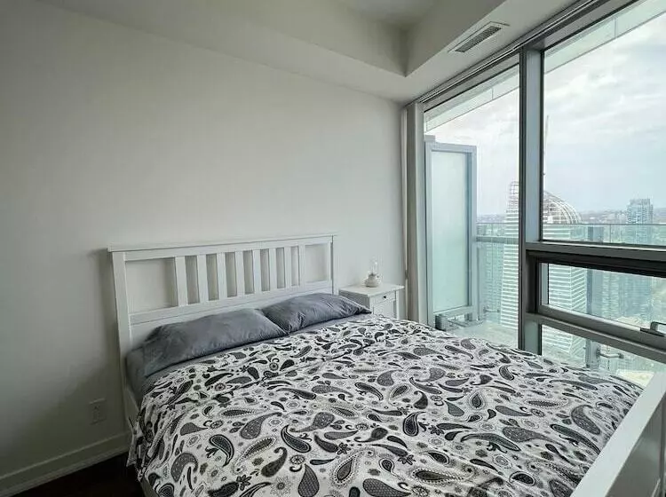 هتل Ihost Suites Downtown Toronto