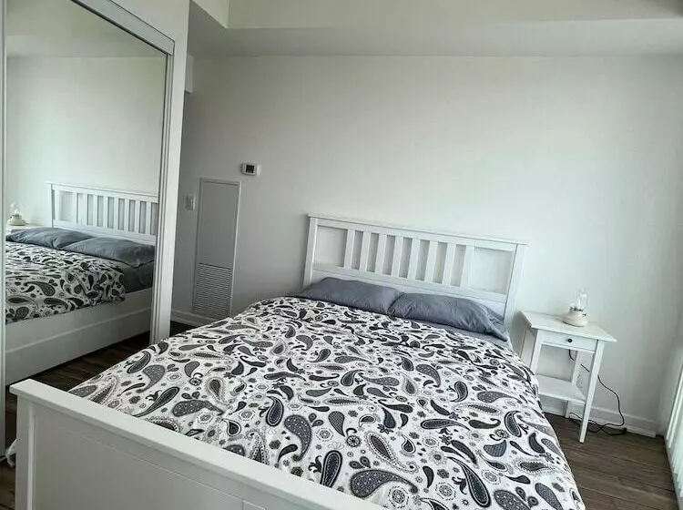 هتل Ihost Suites Downtown Toronto