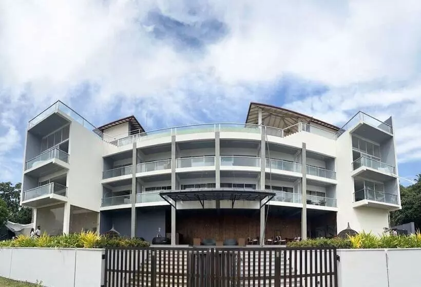 Hotelli Mazarine Surf Suites