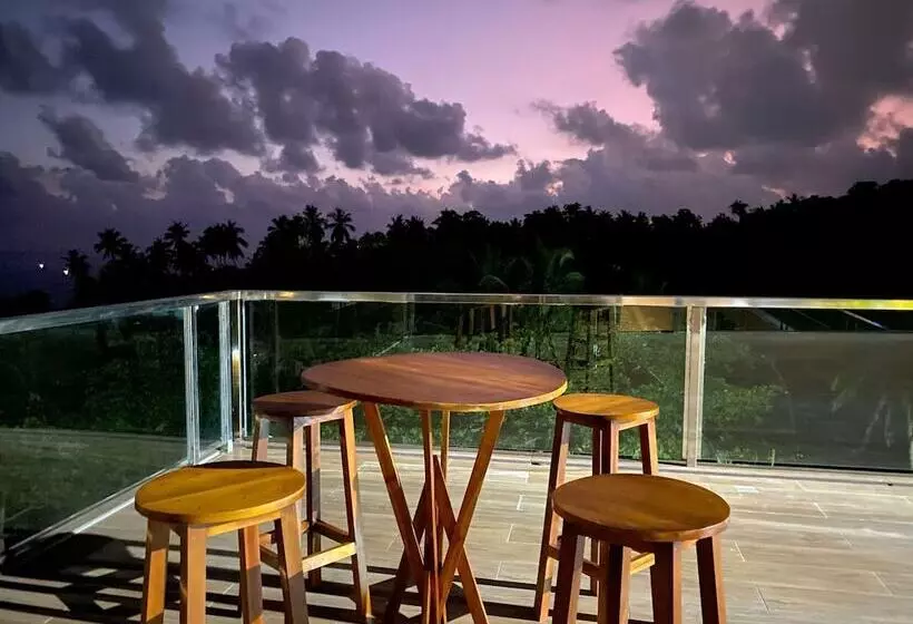 Hotelli Mazarine Surf Suites