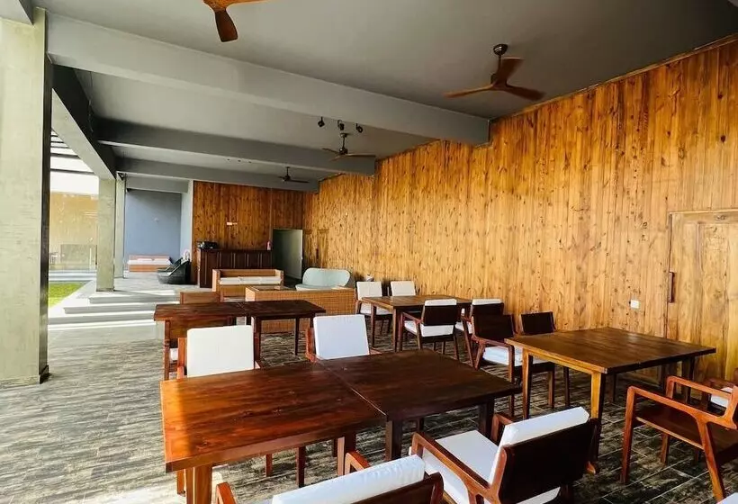 Hotelli Mazarine Surf Suites