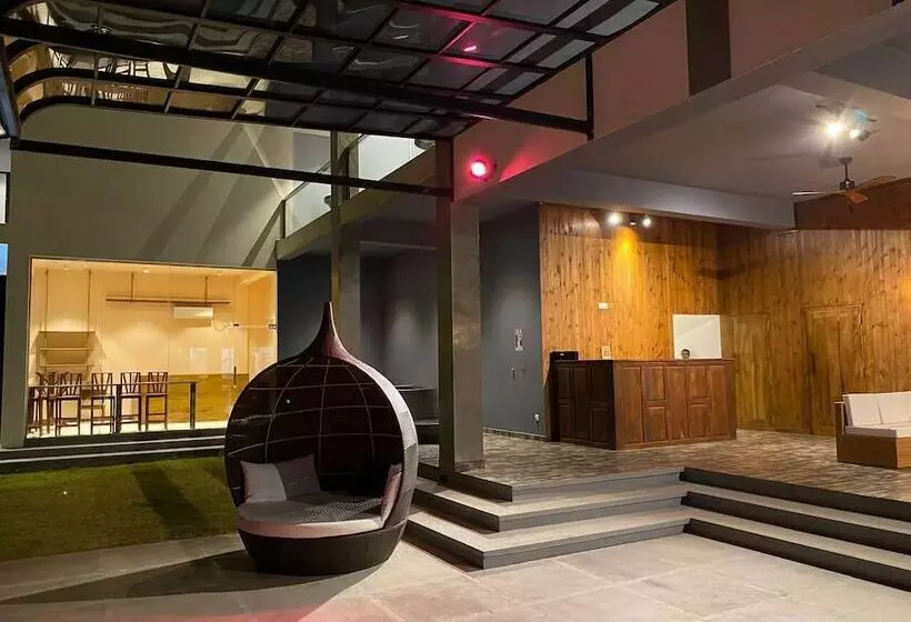 Hotelli Mazarine Surf Suites